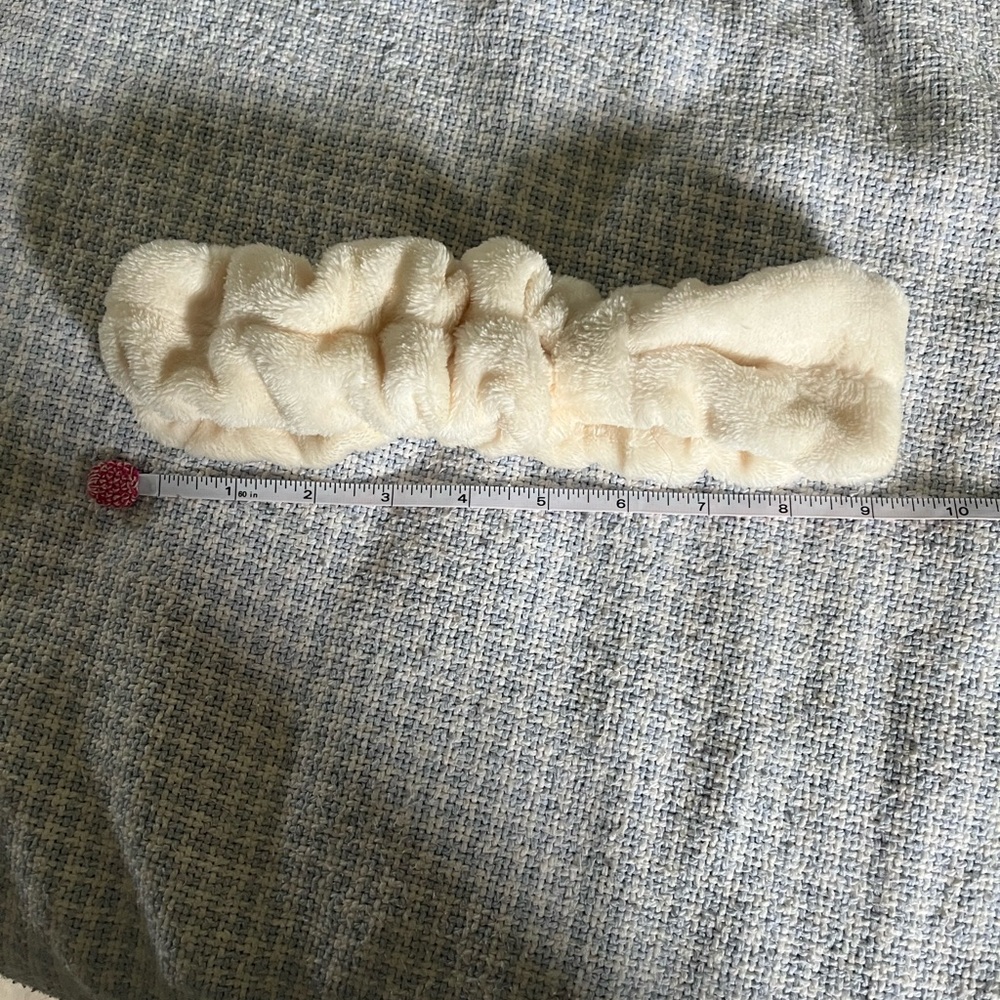 Cream coloree velour headband for spa day facials never used